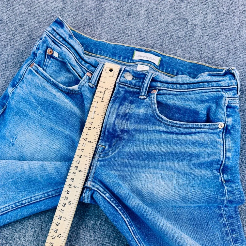 American Eagle AE77 Low-Rise Flare Jeans Womens 6 Med Wash Distressed Blue Y2K